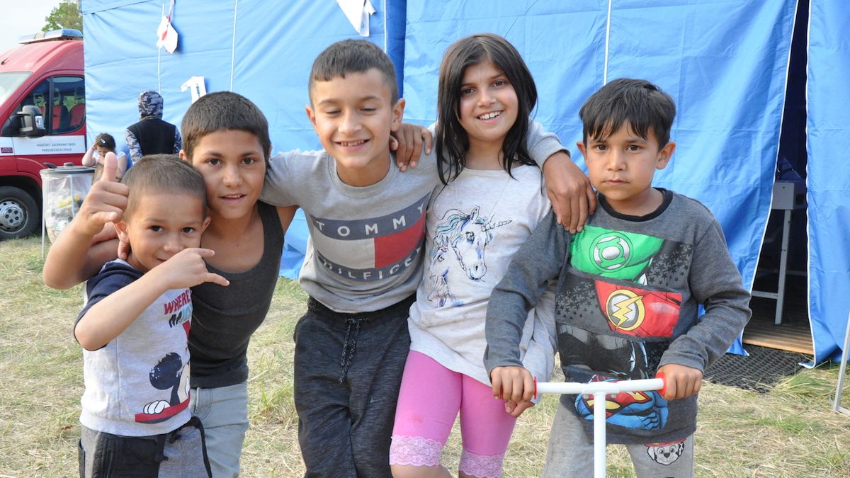 Zbytek zakarpatských Romů v Pardubicích přežívá ve stanech